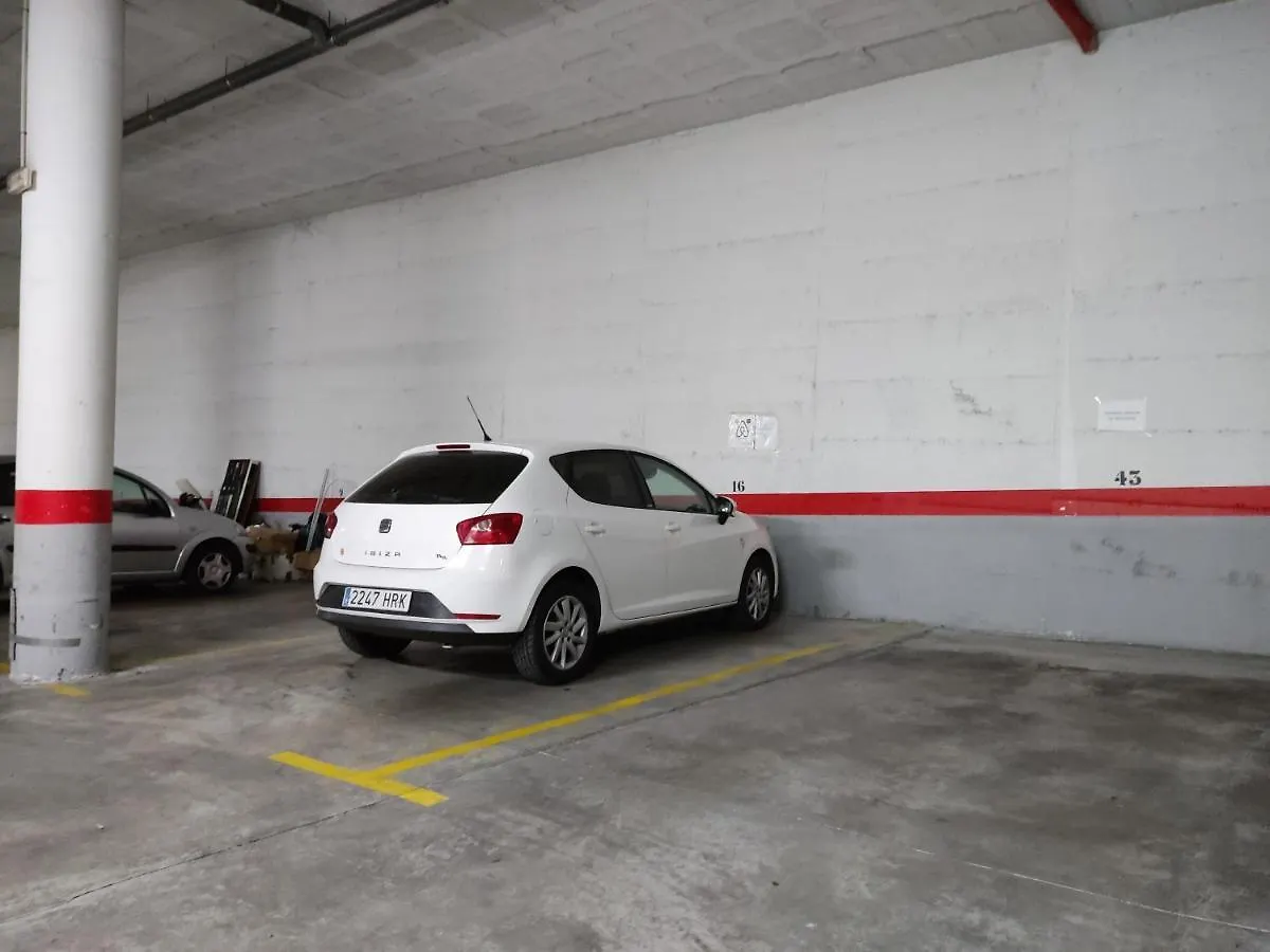 アラウリン・デ・ラ・トレ80S Loft Vintage 15' Malaga Airport Free Guest Parkingアパートメント アパート